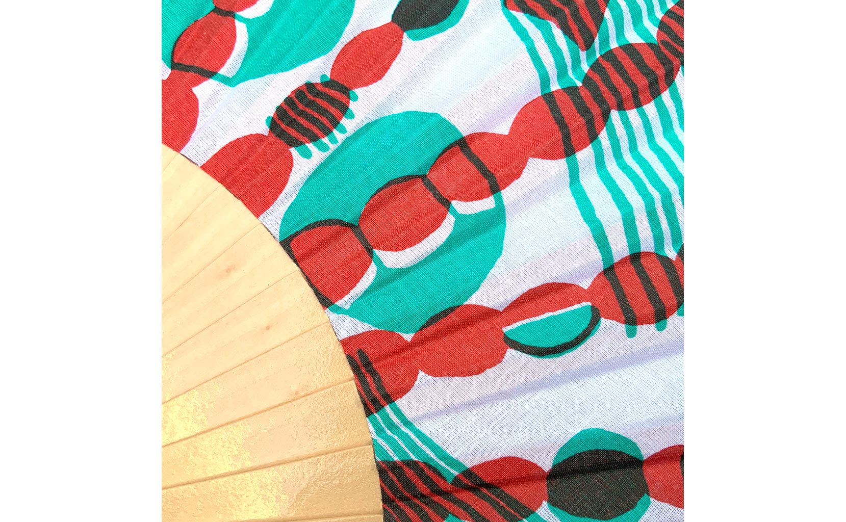 © courant d'air 02 © MagaliBardos éventail handfan motif pattern sérigraphie sur tissus silkscreen vert rouge