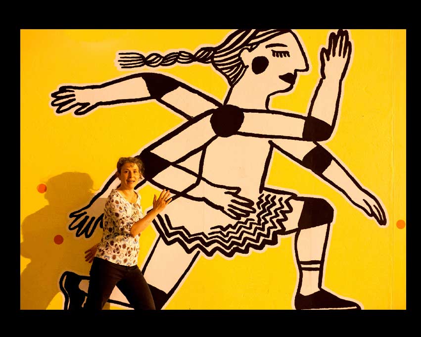 Scénographie et grands dessins muraux Magali Bardos atelier danse les 30 ans rabastens danseurs mouvement costume