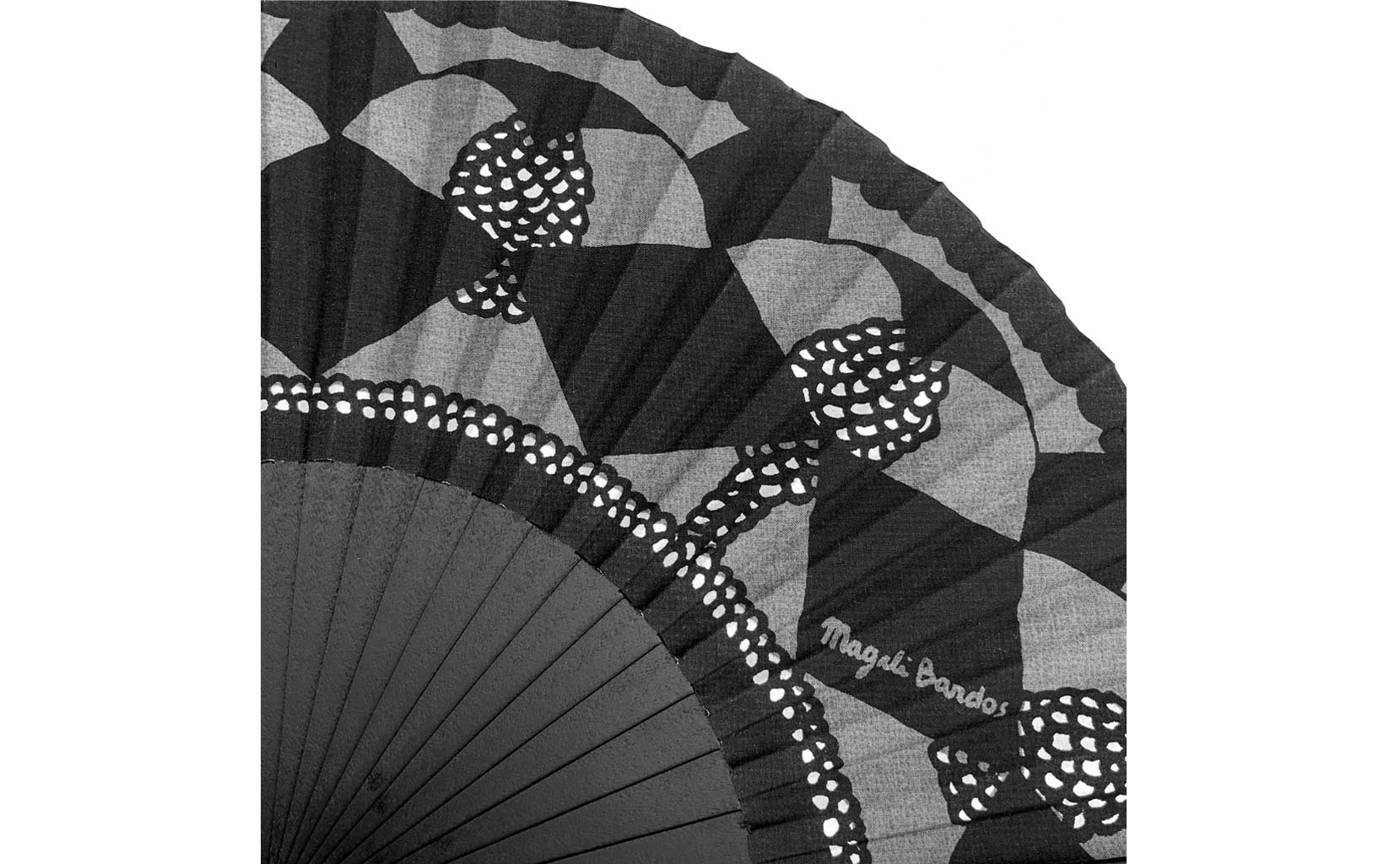 Dentelle ©courant d'air © MagaliBardos éventail handfan motif pattern sérigraphie sur tissus silkscreen noir gris